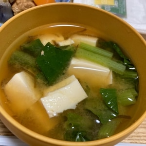 簡単！小松菜とえのきと玉ねぎ味噌汁♡